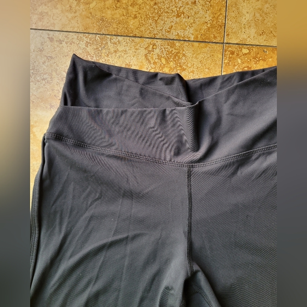 Nike Black High-Waisted Leggings - Picture 2 of 4